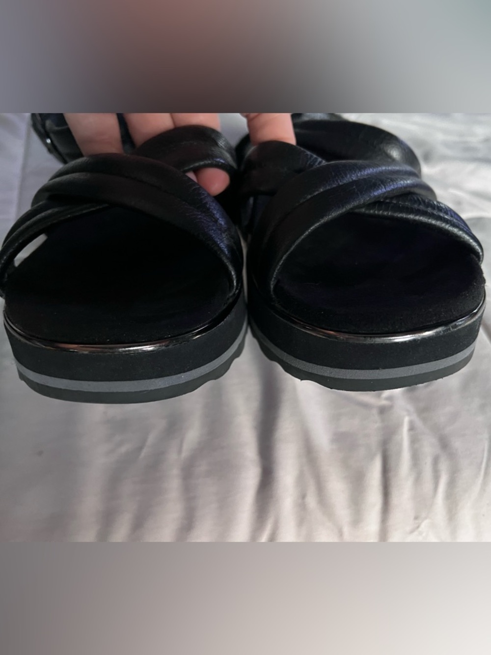 MAKE AN OFFER - VIONIC Phoenix Reyna Black Leather Platform Crisscross Sandal - Picture 4 of 8